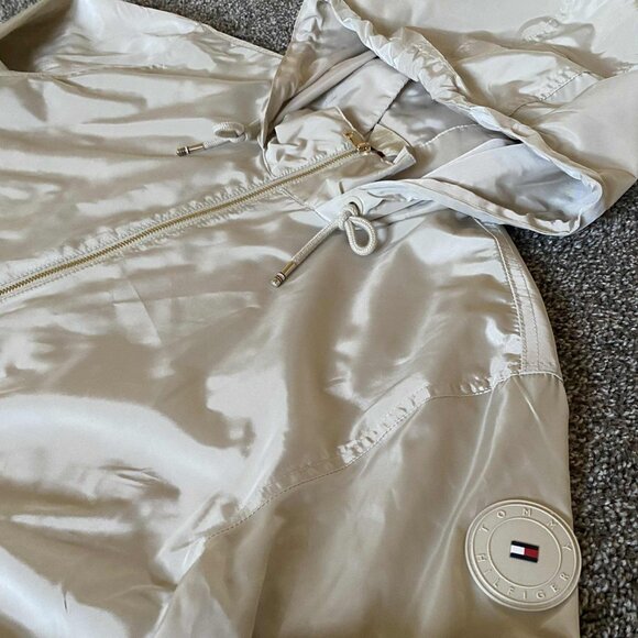 TOMMY HILFIGER Hooded Windbreaker (Size: M) NWT - Picture 11 of 12